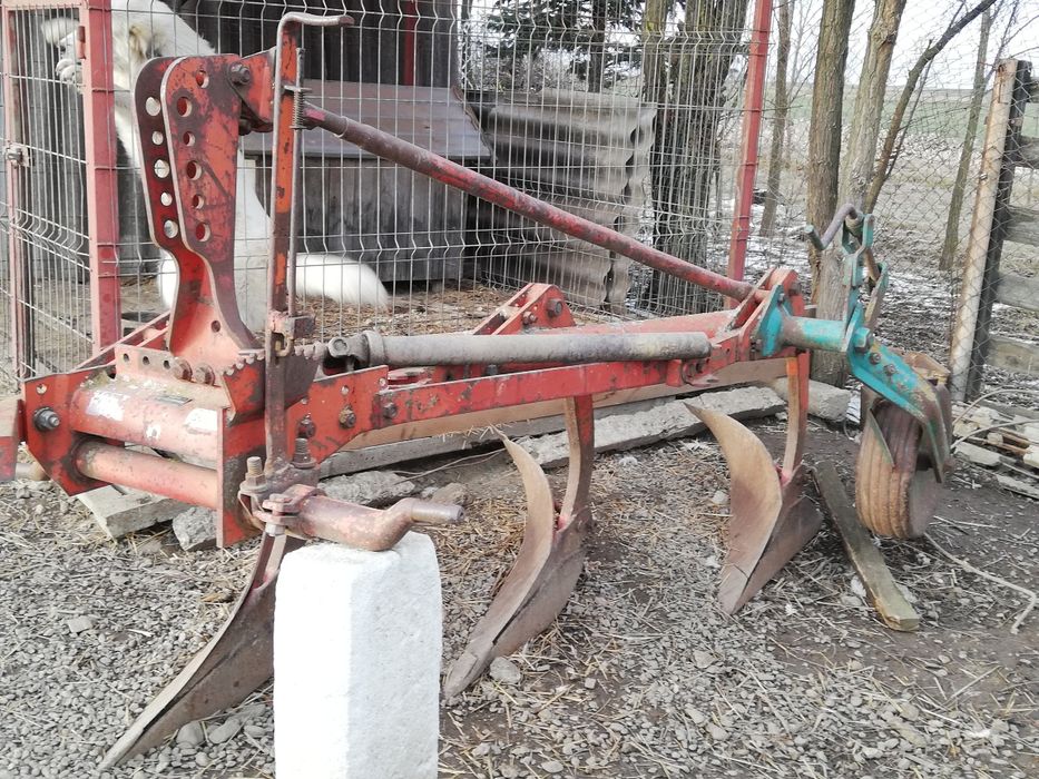 Plug kverneland cu 4 cormane