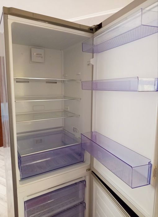 Продам холодильник на запчасть