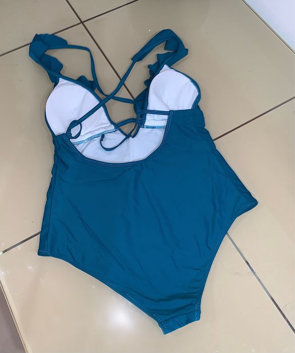 Costum de baie nou