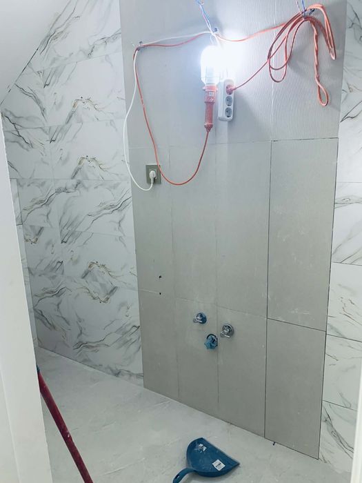 Montez gresie  faianță  trepte  travertin granit . Șapapă autonivelantă , montaj glafuri ,băi ,bucatarii,renovari complete.