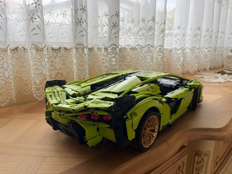 LEGO Technic Lamborghini Sian 42115