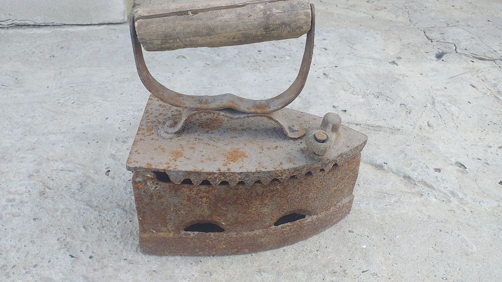 Утюг на углях сделано в СССР