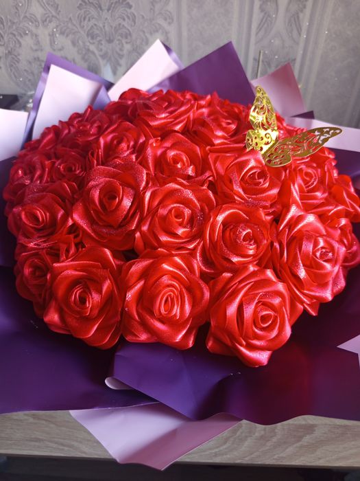 Букет из атласных роз