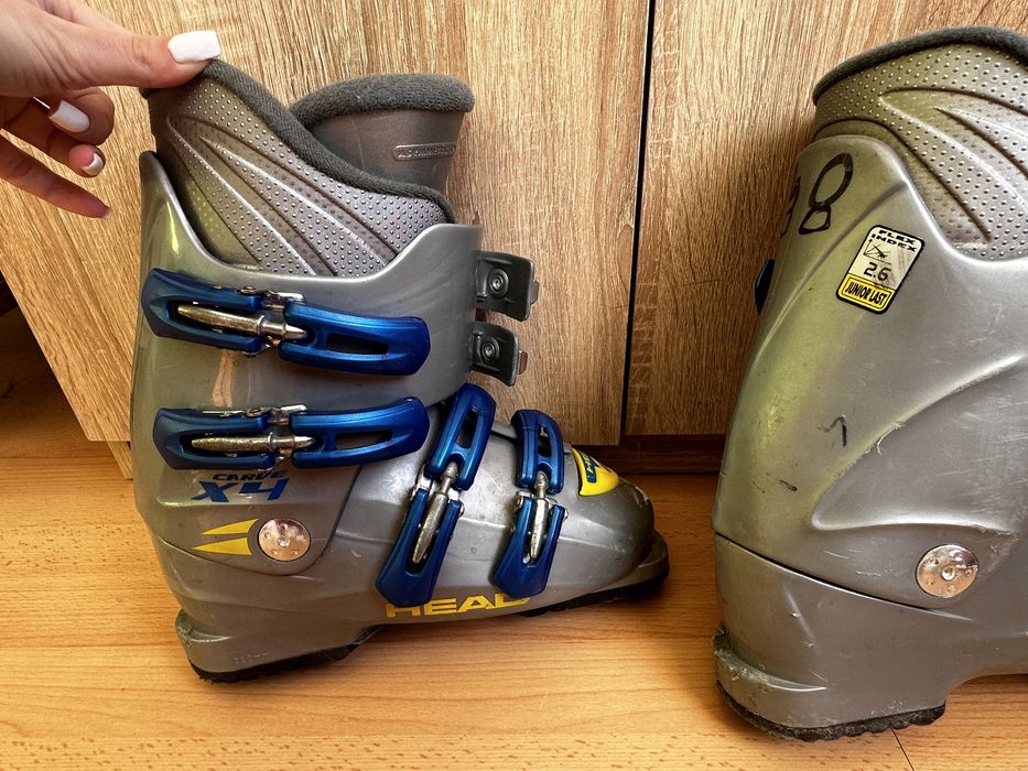 Ски, ски обувки и щеки