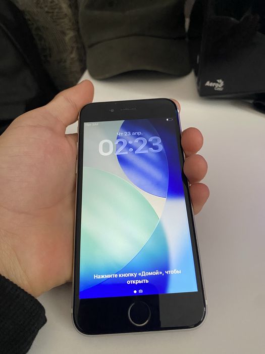 Айфон се 64 гб.