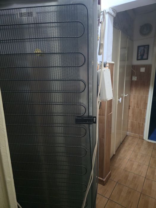 Vând congelator beko