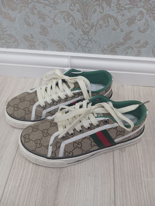 Продаю кеды женский