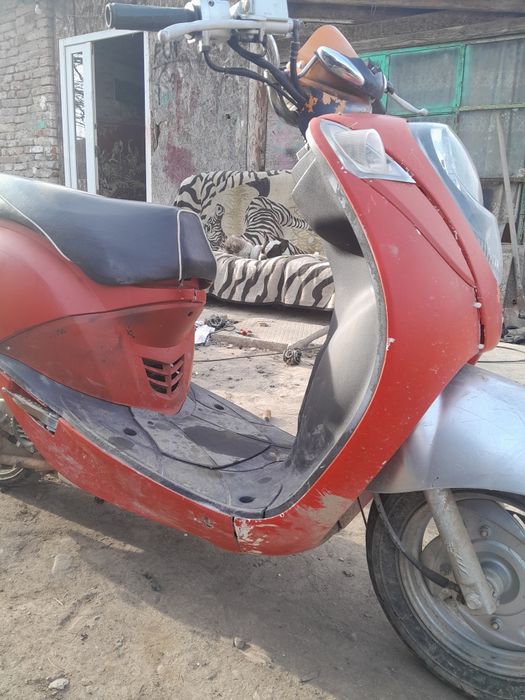 Vând scuter sym de 50cc 4t