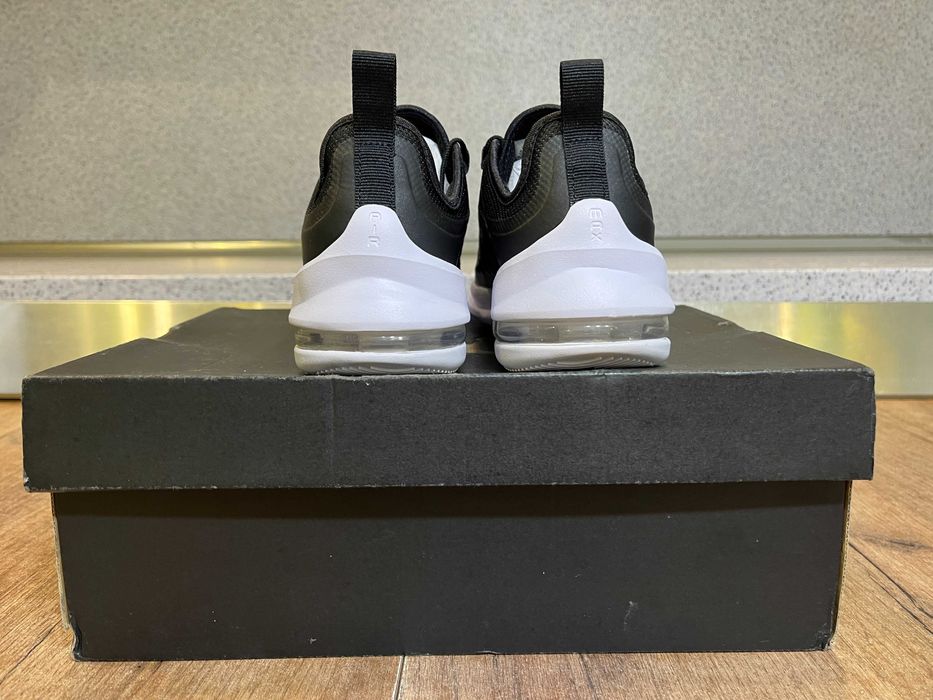 ОРИГИНАЛНИ *** Nike Air Max Axis / Black White