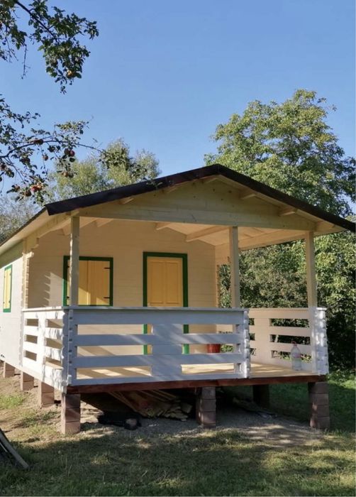Vand cabane din lemn