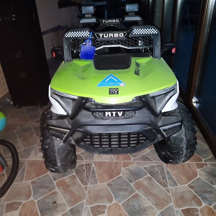Vând mașină electrică