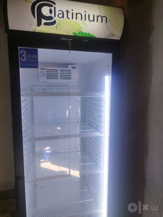 3 qavatli vitrina muzlatgich sotiladi