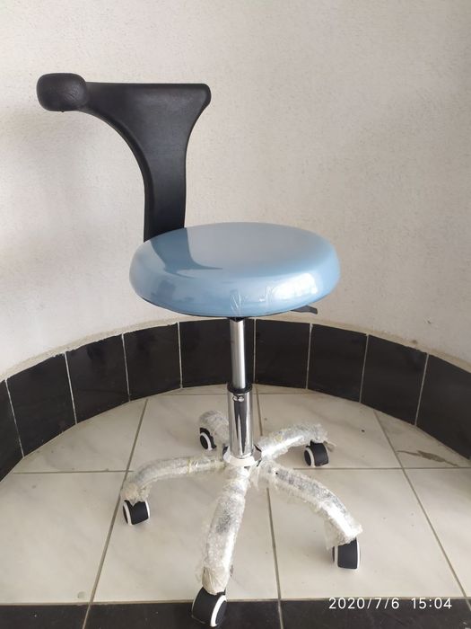 Высококачественные вращающиеся стулья из полиуретана-каучук.