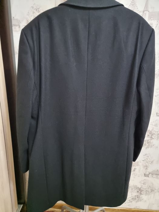 Сотилади.Пальто размери52-54.