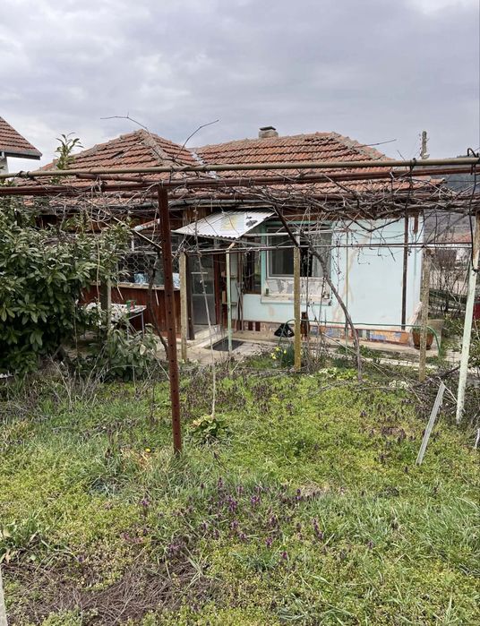 Продава се къща с двор 540 кв.м в с. Присово