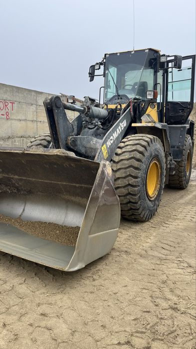 Se vinde incarcator frontal