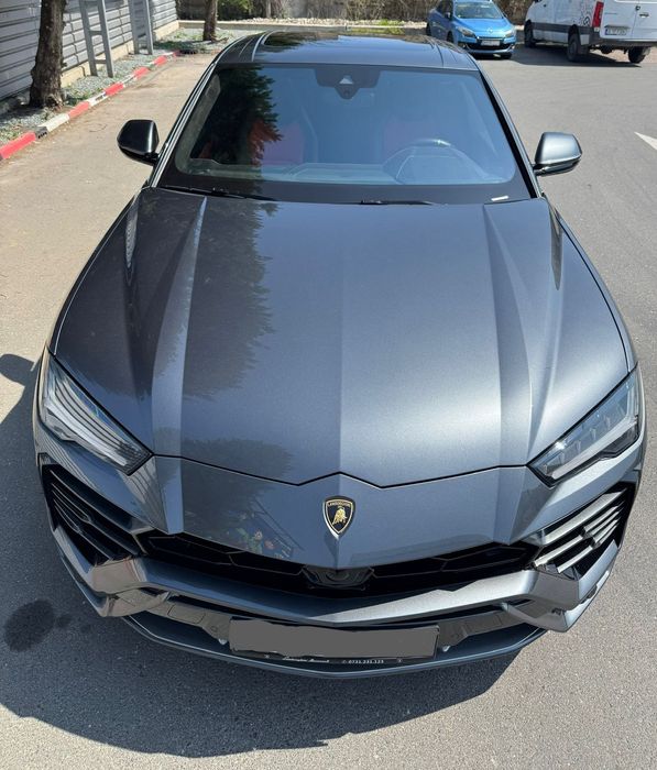 Lamborghini URUS Accept Variante pt Lamborghini Urus in Grey Lynx with Red leather in