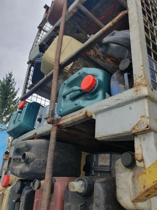 Bidon 20 litri plastic folosit cu urme de ulei