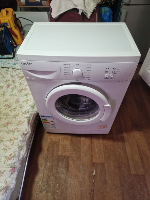 Vand masina de spalat arctic  ,aragaz,sifoner si canapea