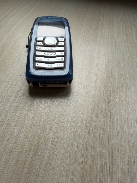 Продавам GSM Nokia 3100 нови панел + клавиатура