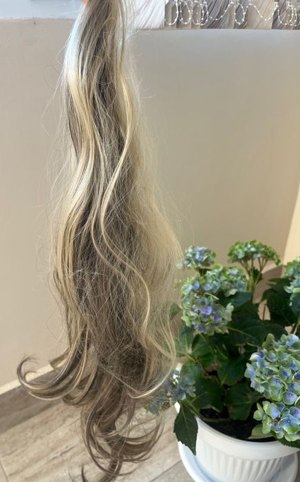 Конска опашка-изкуствена коса пепеляво Русо с кичури