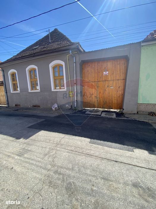 Apartament la casă în zona centrală!