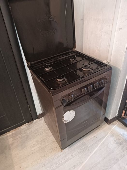 Продам газ плиту Гефес