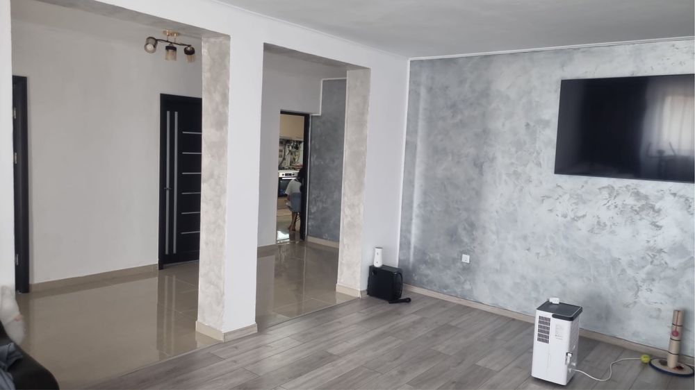 Vand casa la Simnicul de sus. Tel:0766320450