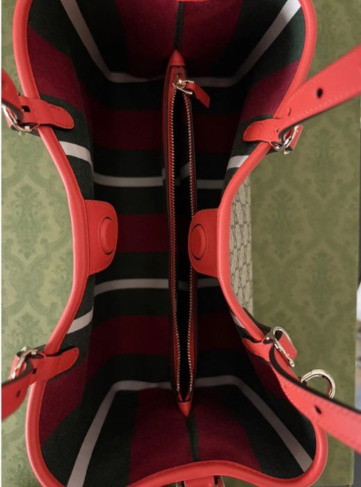 GUCCI Emblem tote