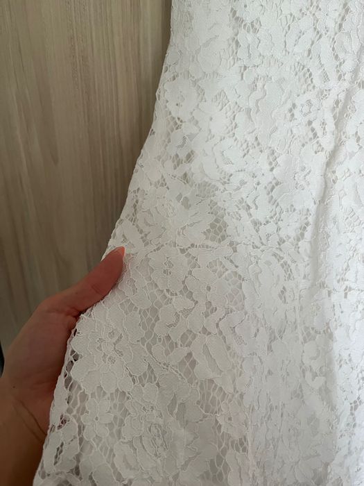 Бяла лятна дантелена рокля по модел на Avin