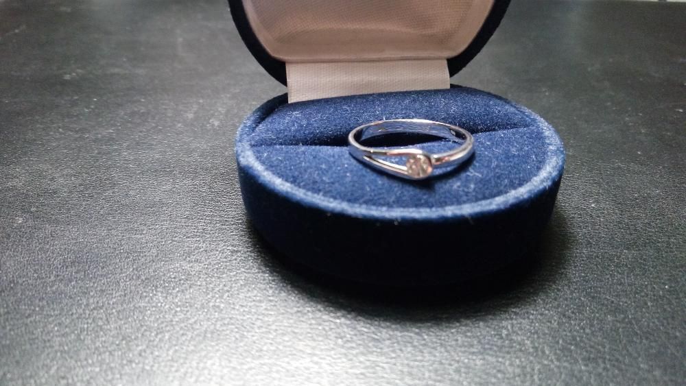 Пръстен с диамант