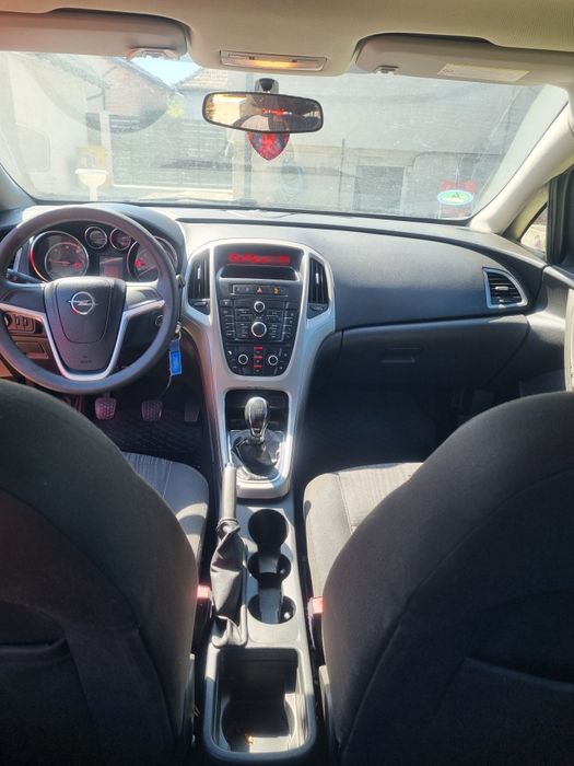 Opel Astra J motorină motor de 1.7 consum foarte mic