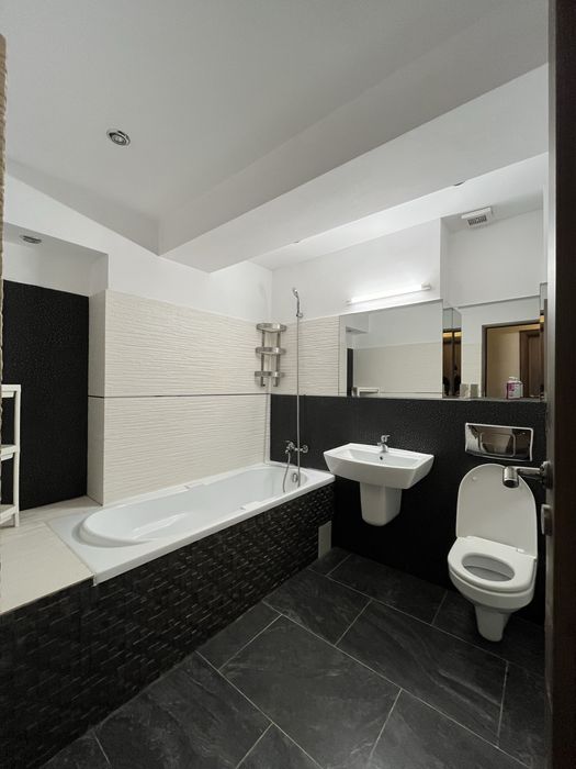 Inchiriez apartament cu 3 camere in Chiajna