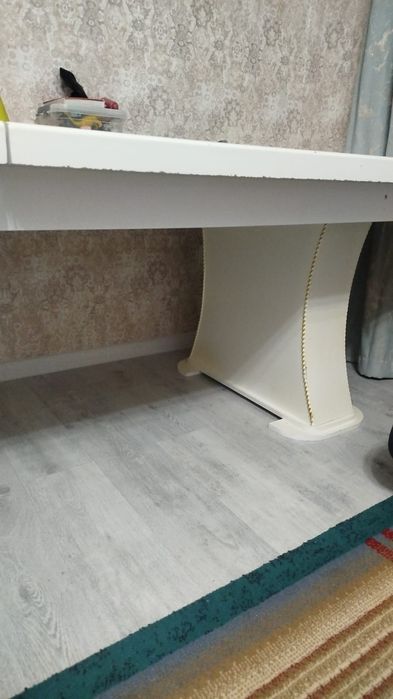 Продам стол для гостиной