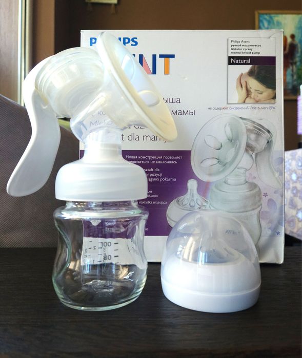 Продавам ръчна помпа за кърма Philips Avent с чисто ново стъклено шише