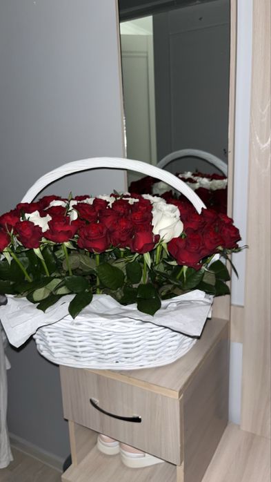 Астана цветы свежие 75 роз