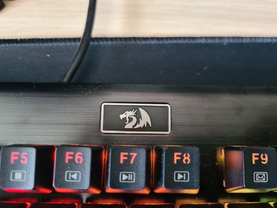 Продам клавиатуру Redragon Visnu