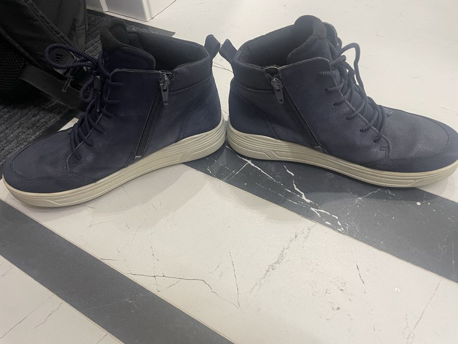 Классные фирменные ботинки ECCO