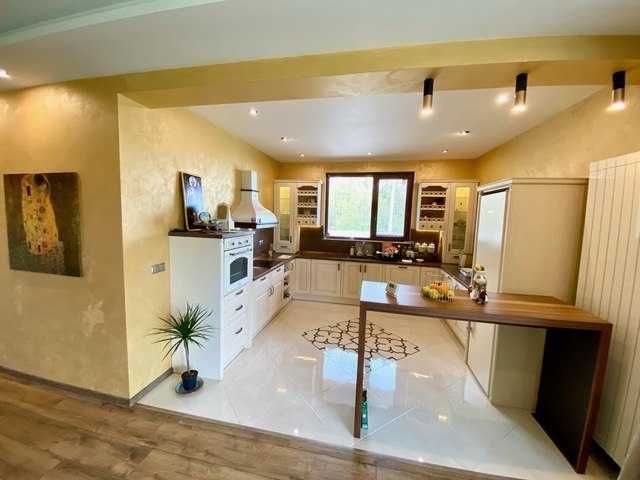 Продава се Къща в София, Борово - 190 кв.м за 1569 €/кв.м - Снимка #2