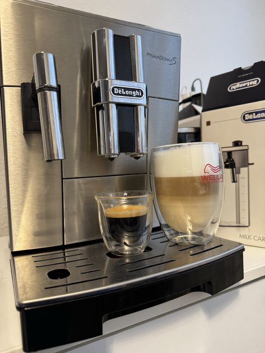 Aparat de cafea boabe/expresor automat Delonghi Prima Dona S Cappucino