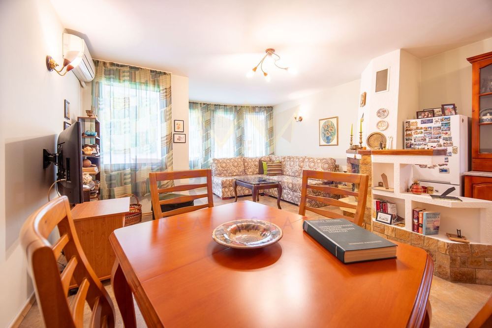 Продава се Тристаен апартамент в Добрич, Център - 98 кв.м за 1480 €/кв.м - Снимка #4
