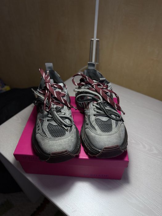 Продам стильные кроссовки.39 рр. 5000 тг.