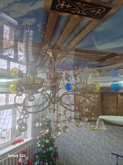 Люстра сатылады.