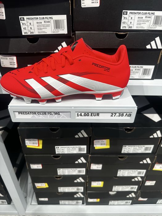 Два модела бутонки Adidas Predator и F 50