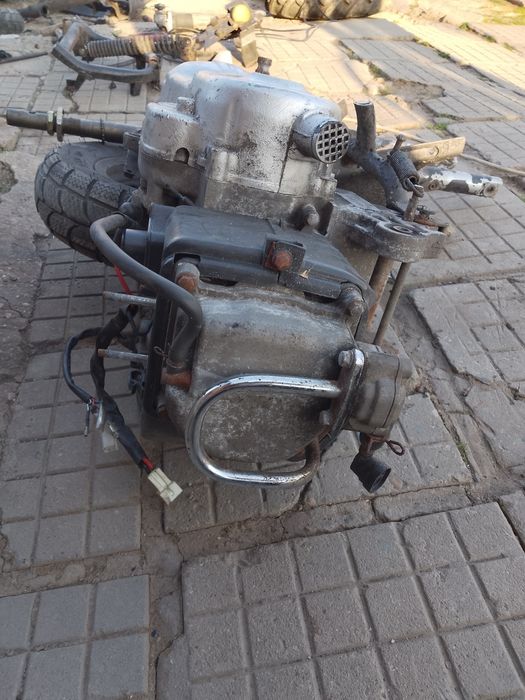 Продавам двигател за скутер нова мотор с работещ двигател четири такто