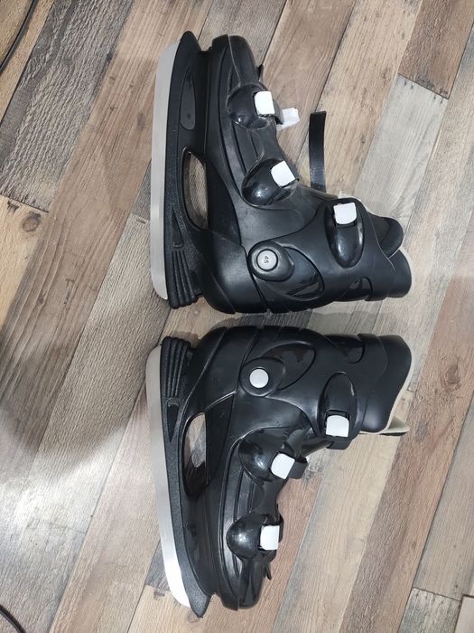 Vând patine gheata bărbătești