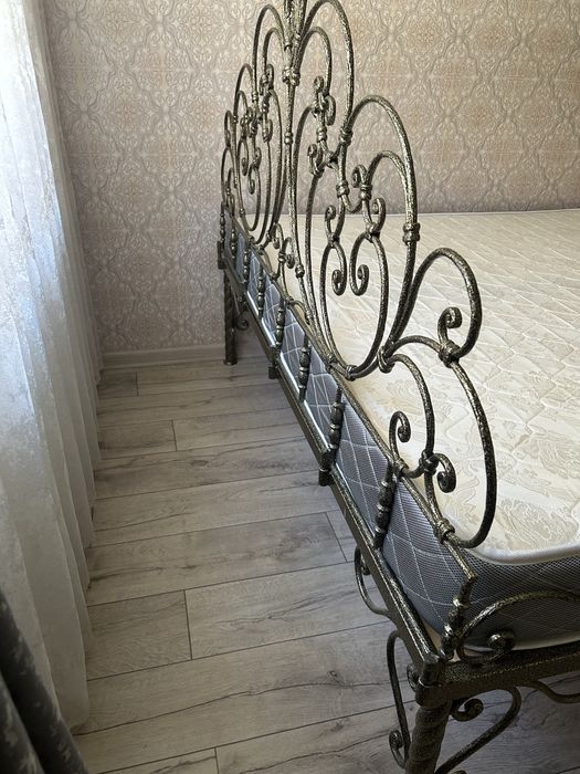 Кованная кровать 180/200 с матрасом