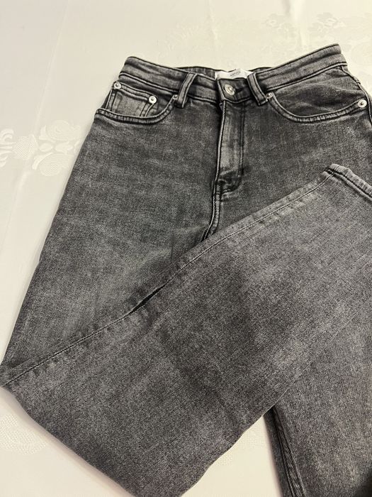 Потёртые джинсы Mango