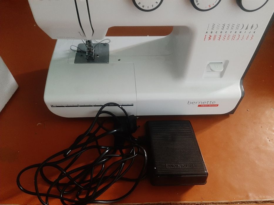 Продается швейная машина Bernette B35 , 23 швейные операции