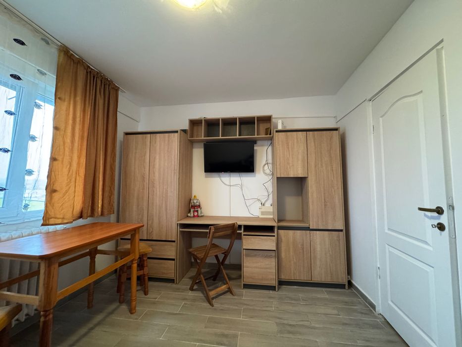 Închiriez garsonieră, Podu Ros 10 min de Palas, Centru